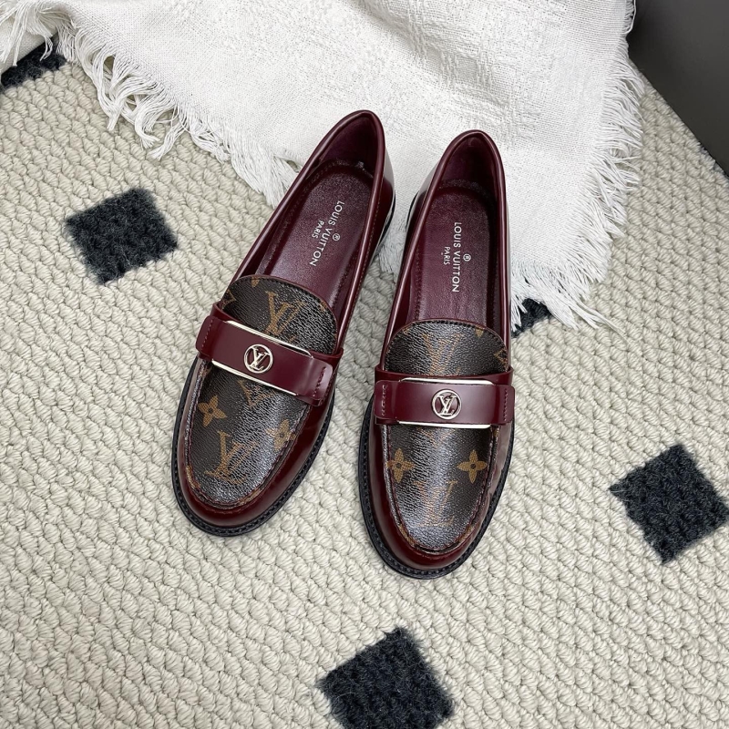 l0vis Vvtt0n loafers